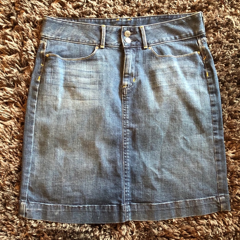 Banana Republic denim skirt size 8